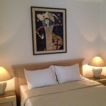 Topaz Guest House Jakarta Bagian luar foto