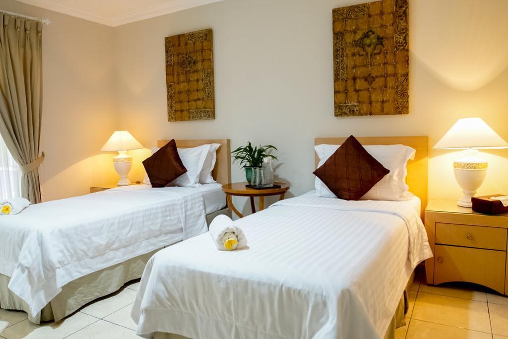 Topaz Guest House Jakarta Bagian luar foto