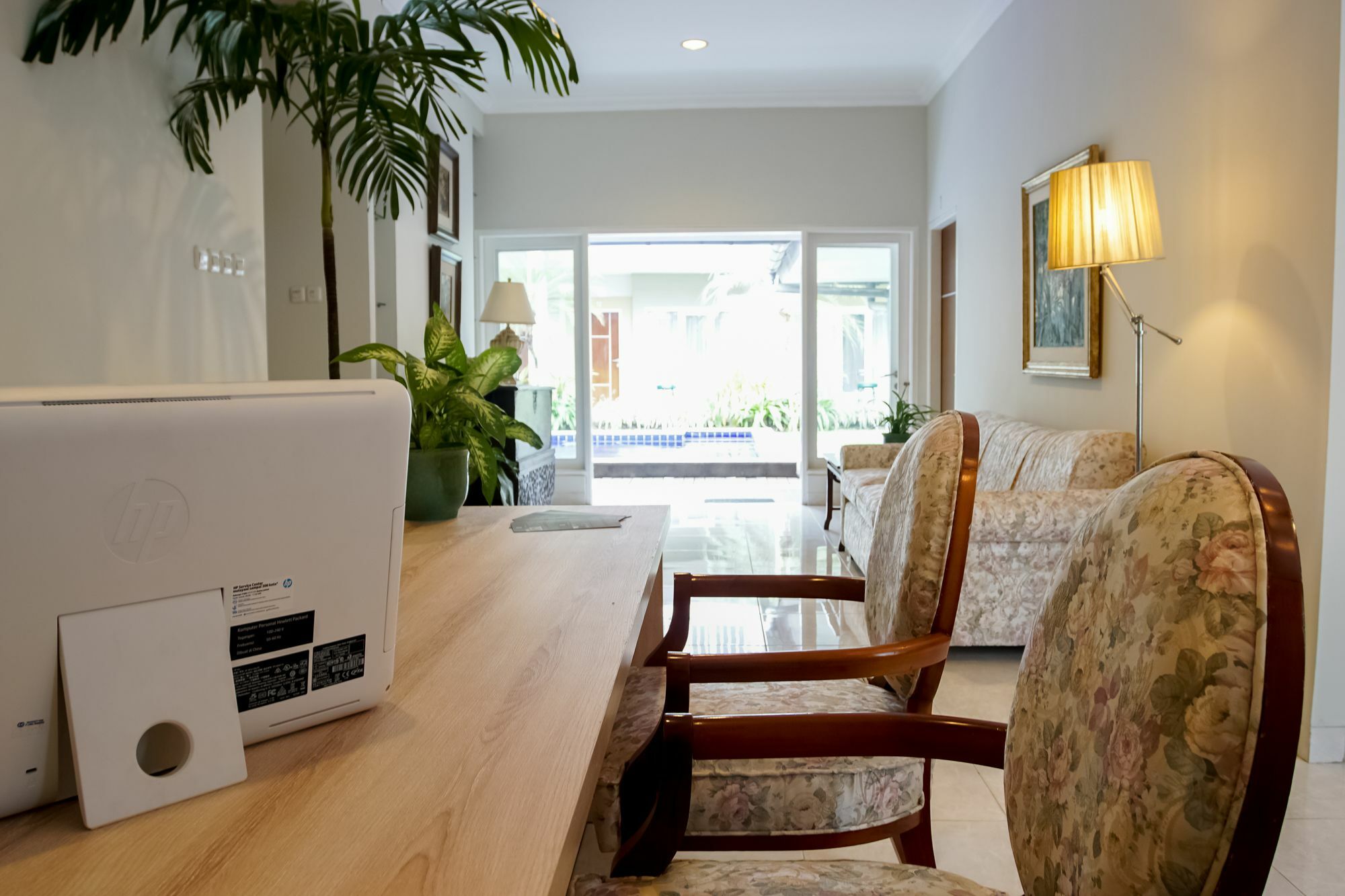Topaz Guest House Jakarta Bagian luar foto